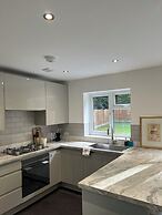 4 Beds House Coventry Sleep 7 With 3parking Spaces