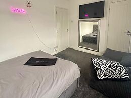 The Hideaway Home BD5 - 2 Bed Lovely Modern House