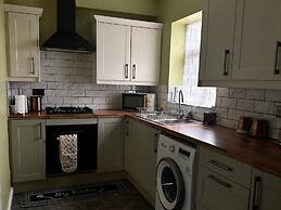 The Hideaway Home BD5 - 2 Bed Lovely Modern House