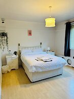 Immaculate 3-bed Apartment in London