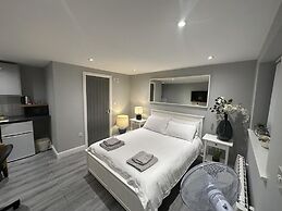 Beautiful 1-bed Modern Luxury Apartment in Luton