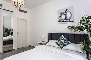 Modern Apartment Walking from the beach