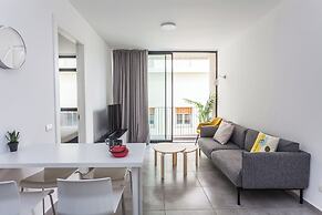 Modern Apartment Walking from the beach