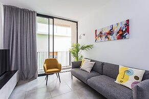 Modern Apartment Walking from the beach