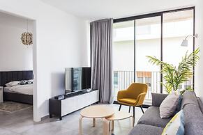 Modern Apartment Walking from the beach