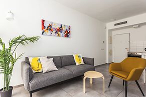 Modern Apartment Walking from the beach