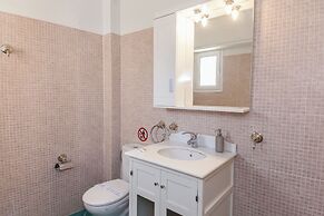 Comfy New Apt w Balcony GC 3360-01