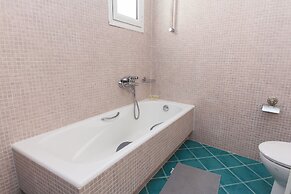 Comfy New Apt w Balcony GC 3360-01