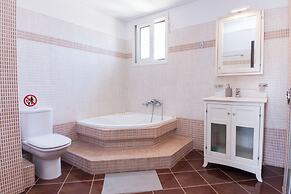 Gorgeous Apt w Magical View GC 3332-02