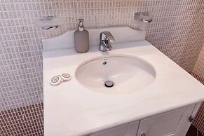 Gorgeous Apt w Magical View GC 3332-02