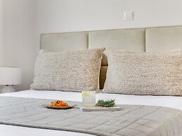 Sanders Triple - Nice 1-bdr Apt With Balcony