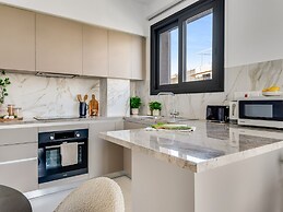 Sanders Triple - Nice 1-bdr Apt With Balcony