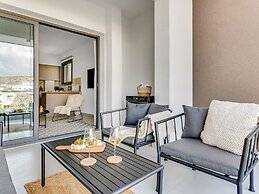 Sanders Triple - Cozy 1-bdr Apt With Balcony