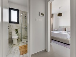 Sanders Triple - Cozy 1-bdr Apt With Balcony