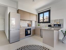 Sanders Triple - Cozy 1-bdr Apt With Balcony