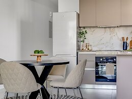 Sanders Triple - Cozy 1-bdr Apt With Balcony