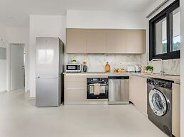 Sanders Triple - Lovely 1-bdr Apt With Balcony