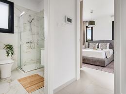 Sanders Triple - Lovely 1-bdr Apt With Balcony