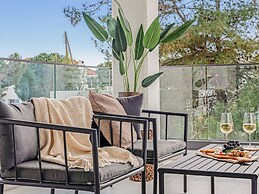 Sanders Triple - Lovely 1-bdr Apt With Balcony