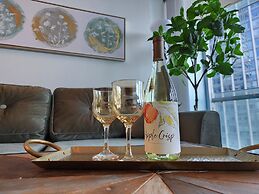 iHost Suites Downtown Toronto