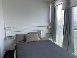 iHost Suites Downtown Toronto