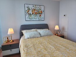 iHost Suites Downtown Toronto