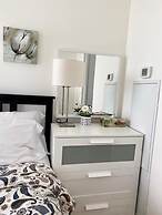 iHost Suites Downtown Toronto