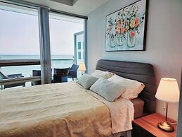 iHost Suites Downtown Toronto