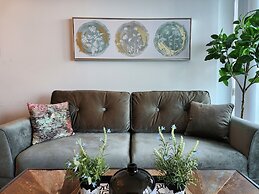 iHost Suites Downtown Toronto