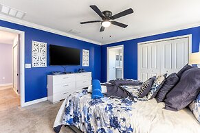 Family Retreat near Disney with Pool & Hot Tub! by RedAwning