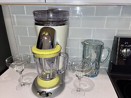 Family Retreat near Disney with Pool & Hot Tub! by RedAwning