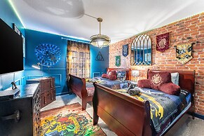 Family Retreat near Disney with Pool & Hot Tub! by RedAwning