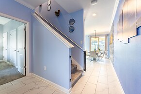 Family Retreat near Disney with Pool & Hot Tub! by RedAwning