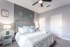 Family Retreat near Disney with Pool & Hot Tub! by RedAwning