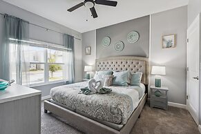 Family Retreat near Disney with Pool & Hot Tub! by RedAwning