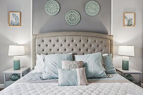 Family Retreat near Disney with Pool & Hot Tub! by RedAwning