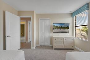 Spacious & Bright W/all The Amenities-4911cg 8 Bedroom Home by RedAwni