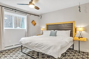 Highliner Hotel: King Suite 110 Hotel Room by Redawning