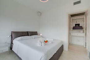 Adelasia 01 - Shared Pool and Parking