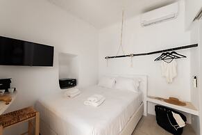 aniko suites White Alley