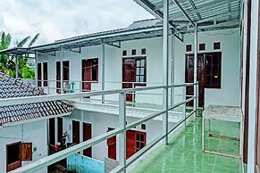 OYO Life 92222 Sahabat Kost Syariah Pacitan