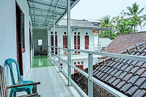 OYO Life 92222 Sahabat Kost Syariah Pacitan