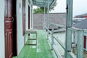 OYO Life 92222 Sahabat Kost Syariah Pacitan