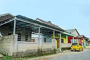OYO Life 92222 Sahabat Kost Syariah Pacitan