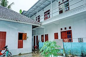 OYO Life 92222 Sahabat Kost Syariah Pacitan