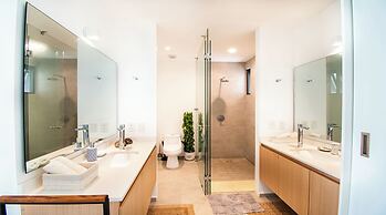 Condo Aria Ocean 206 by Kivoya
