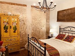 Luna Maya Antigua Hotel