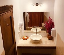 Luna Maya Antigua Hotel