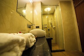 HUE GUH The Porto Candolim