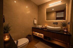 HUE GUH The Porto Candolim